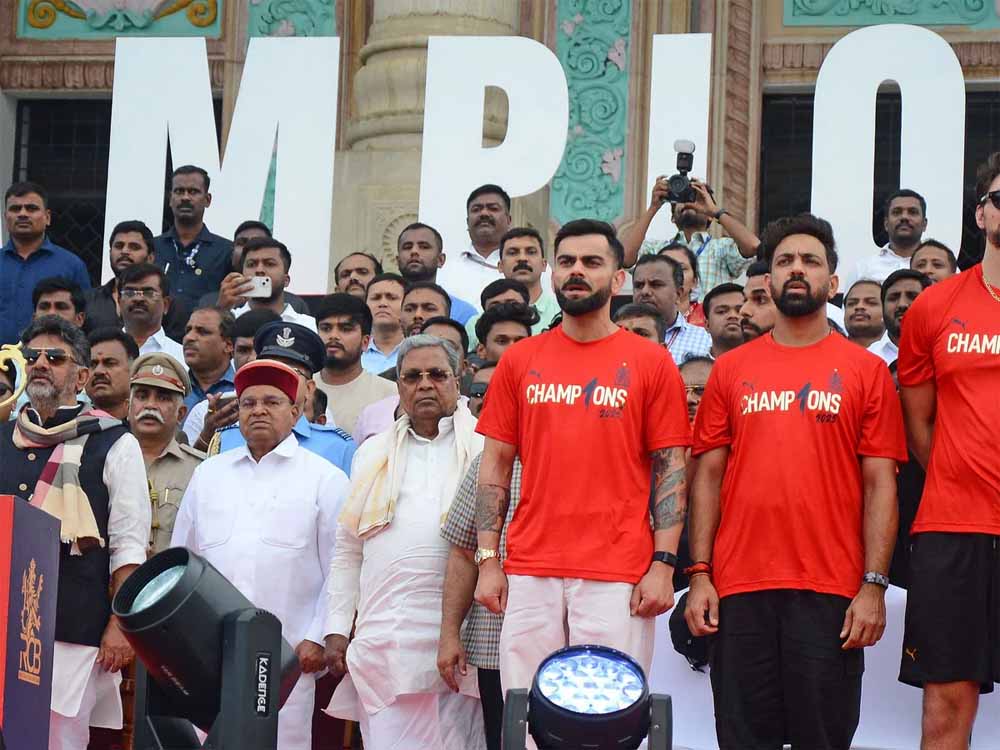 RCB फैन इवेंट में मची भगदड़, कर्नाटक सरकार ने विराट कोहली तक को ठहराया ज़िम्मेदार