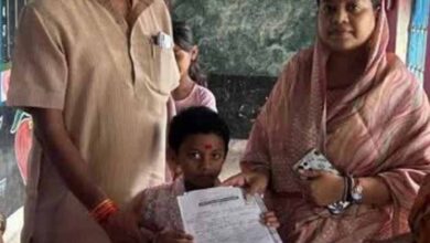 शहडोल सांसद ने अपनी बेटी का एडमिशन शासकीय विद्यालय में कराया शहडोल सांसद ने अपनी बेटी का एडमिशन शासकीय विद्यालय में कराया