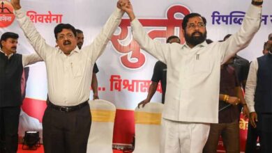 मराठी एकता पर शिंदे का दलित दांव: आंबेडकर के पोते को किया साथ मराठी एकता पर शिंदे का दलित दांव: आंबेडकर के पोते को किया साथ