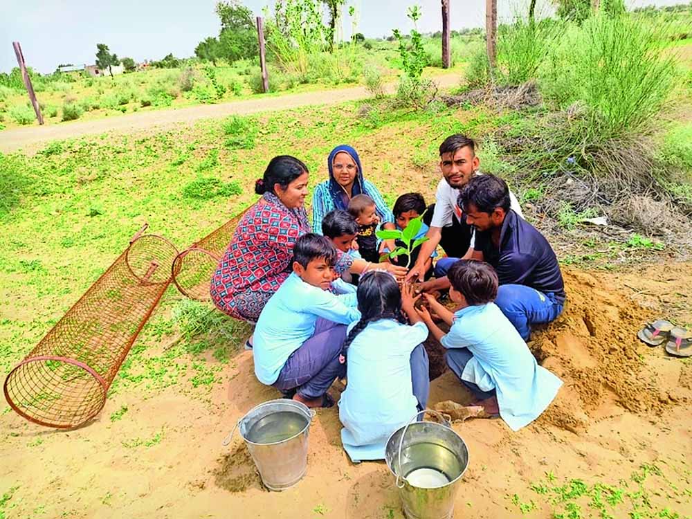 शालाओं के बच्चों द्वारा पौधारोपण के मामले में बालाघाट प्रदेश में प्रथम