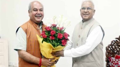 राज्यपाल पटेल से मध्यप्रदेश विधानसभा अध्यक्ष तोमर ने की सौजन्य भेंट