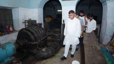 ऊर्जा मंत्री तोमर ने किया अस्पताल और वॉटर ट्रीटमेंट प्लांट का निरीक्षण