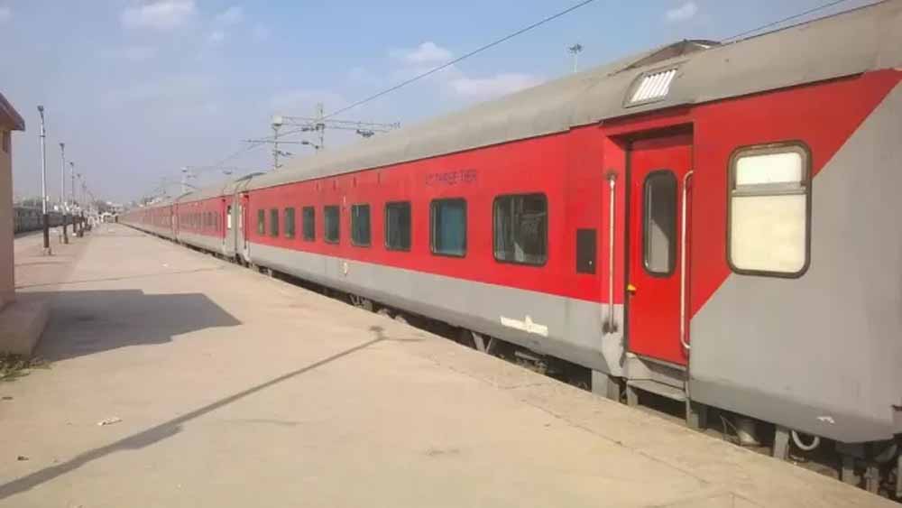 मुजफ्फरपुर-प्रयागराज एक्सप्रेस में AC-3 कोच की संख्या बढ़ी, यात्रियों को मिलेगी राहत