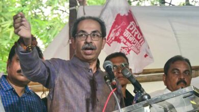 मुंबई को अलग करने वालों के टुकड़े करेंगे: भाषा विवाद पर गरजे उद्धव ठाकरे