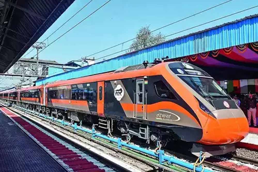 भोपाल से लखनऊ के बीच वंदे भारत एक्सप्रेस ट्रेन की शुरुआत अक्टूबर में होने जा रही