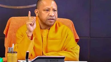 UP: CM योगी ने बेसिक शिक्षा विभाग की बैठक में कहा- कोई बच्चा स्कूल से वंचित न रहे