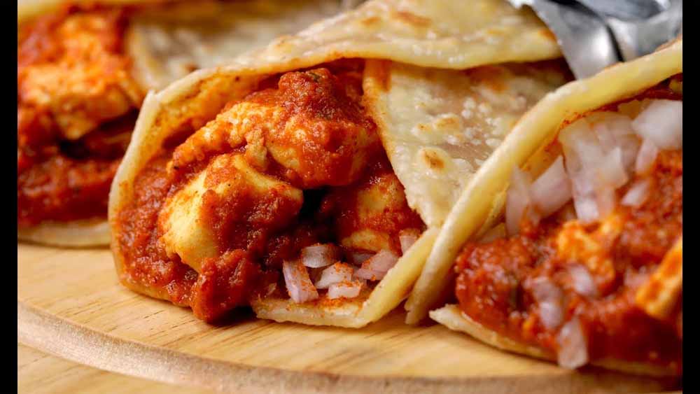 घर पर बनाएं होटल स्टाइल चिल्ली पनीर फ़्रैंकिए