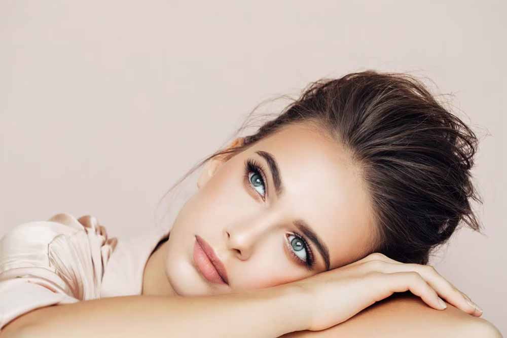 बिना मेकअप दिखें खूबसूरत बिना मेकअप दिखें खूबसूरत