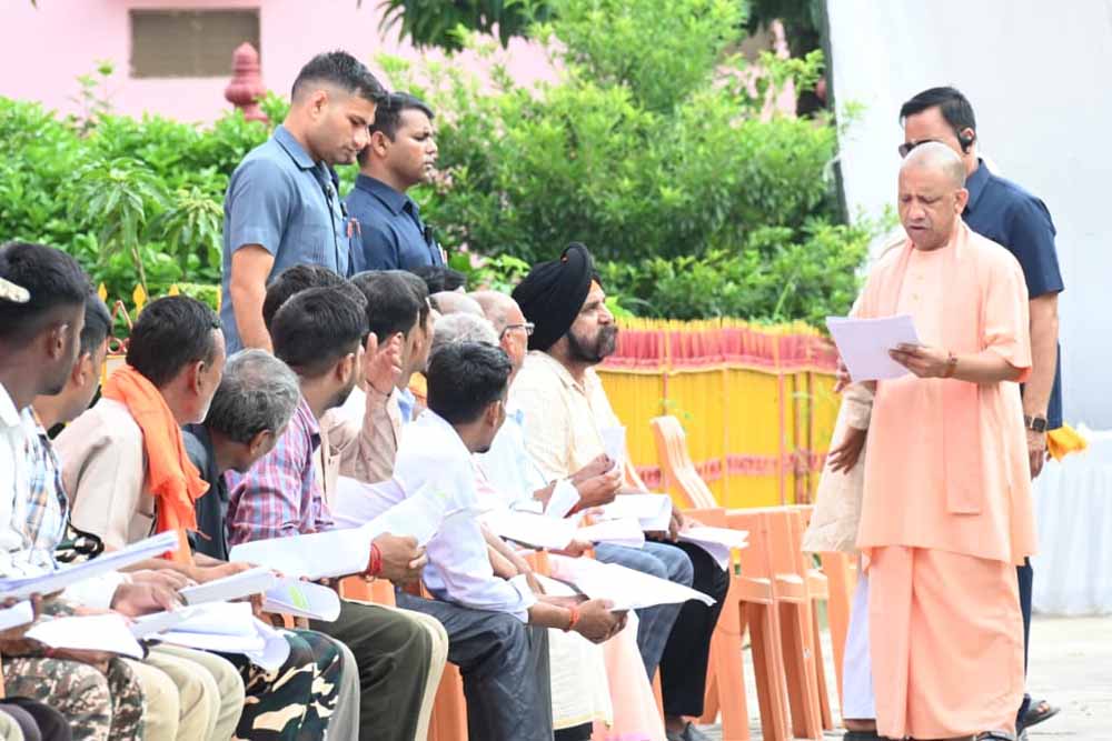 तत्परता और संवेदनशीलता से करें जन समस्याओं का निस्तारण : सीएम तत्परता और संवेदनशीलता से करें जन समस्याओं का निस्तारण : सीएम