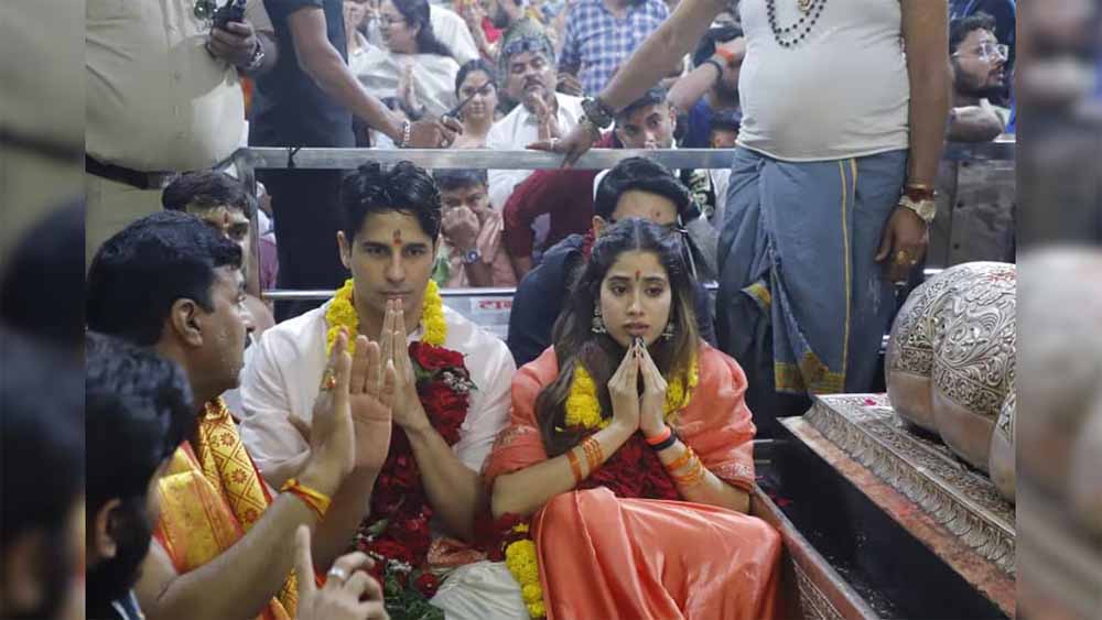 सिद्धार्थ मल्होत्रा-जाह्नवी कपूर ने किए महाकाल के दर्शन, फिल्म रिलीज से पहले आशीर्वाद लिया