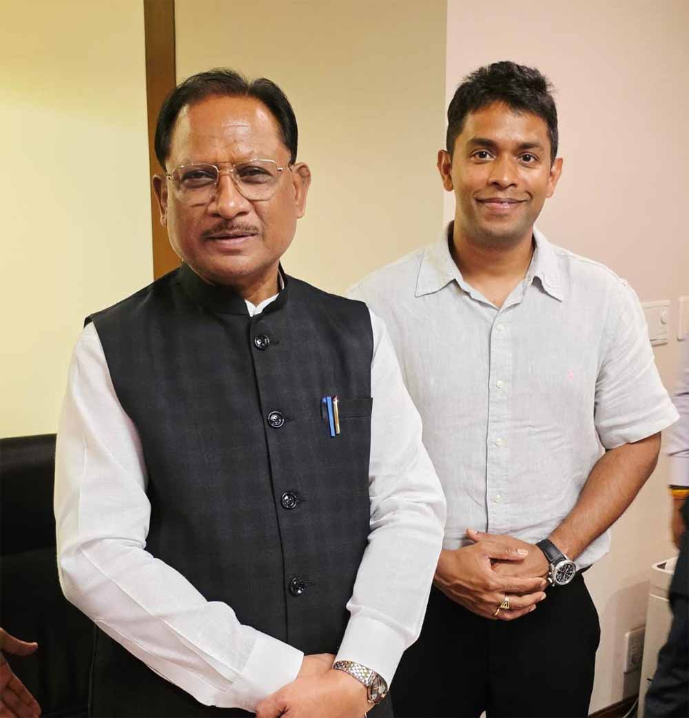 बस्तर के होनहार अविनाश तिवारी से टोक्यो में मिले मुख्यमंत्री श्री विष्णुदेव साय : छत्तीसगढ़ में उद्योग स्थापना को लेकर हुई सकारात्मक चर्चा