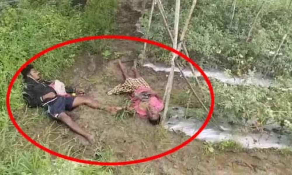 टमाटर चोरी करने पहुंचे पिता-पुत्र की करंट लगने से दर्दनाक मौत टमाटर चोरी करने पहुंचे पिता-पुत्र की करंट लगने से दर्दनाक मौत