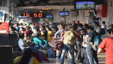 रेलवे की नई व्यवस्था फेल: टिकट देने वाले टीटीई नदारद, यात्रियों को करना पड़ा इंतज़ार