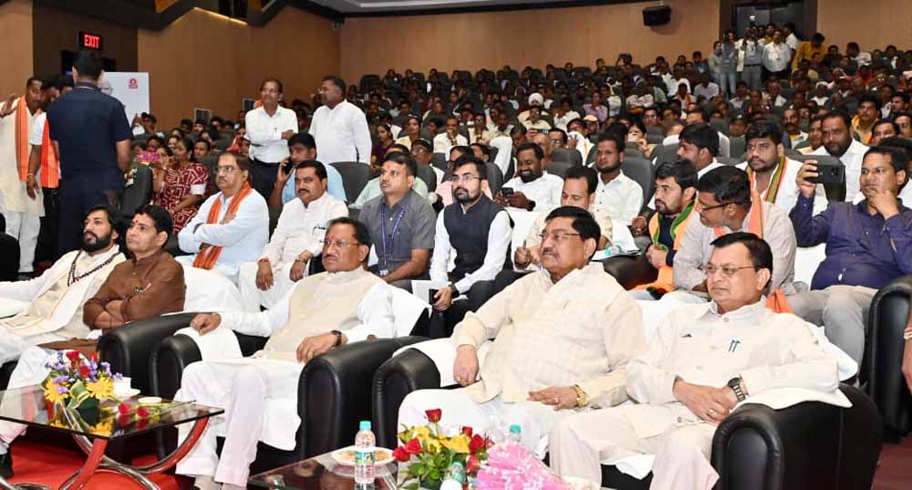 ‘मन की बात’ की 125वीं कड़ी का मुख्यमंत्री विष्णु देव साय सहित मंत्रियों और नागरिकों ने किया श्रवण