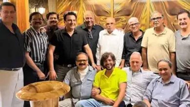 चंकी पांडे ने स्कूल के दोस्तों संग मनाया फ्रेंडशिप डे, बोले- ‘लव यू’ चंकी पांडे ने स्कूल के दोस्तों संग मनाया फ्रेंडशिप डे, बोले- ‘लव यू’