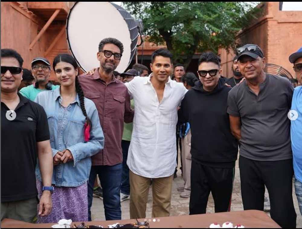 वरुण धवन ने ‘बॉर्डर 2’ का अमृतसर शेड्यूल पूरा किया, पार्टी का वीडियो किया शेयर