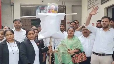 अनिरुद्धाचार्य विवाद कोर्ट पहुंचा: महिला वकीलों ने लगाई न्याय की गुहार अनिरुद्धाचार्य विवाद कोर्ट पहुंचा: महिला वकीलों ने लगाई न्याय की गुहार