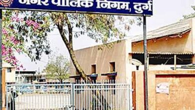 निगम आयुक्त का सख्त एक्शन: नियम विरुद्ध अनुकंपा नियुक्ति पर सहायक ग्रेड-3 निलंबित निगम आयुक्त का सख्त एक्शन: नियम विरुद्ध अनुकंपा नियुक्ति पर सहायक ग्रेड-3 निलंबित