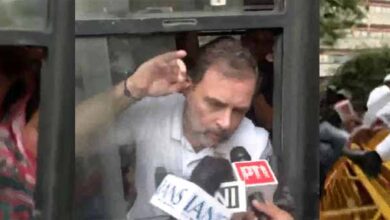 ‘वोट चोरी’ विवाद पर संसद से सड़क तक संग्राम, कई विपक्षी नेता हिरासत में ‘वोट चोरी’ विवाद पर संसद से सड़क तक संग्राम, कई विपक्षी नेता हिरासत में