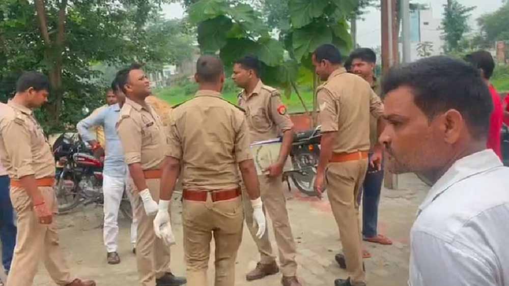 आधी रात प्रेमिका से मिलने पहुंचे BJP नेता पर टूटा कहर, घरवालों ने लाठियों से किया हमला