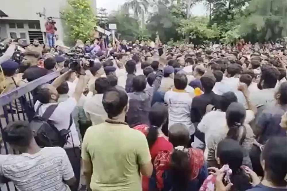 अहमदाबाद स्कूल में 9वीं का छात्र बना कातिल, हत्या के बाद भड़का सांप्रदायिक तनाव