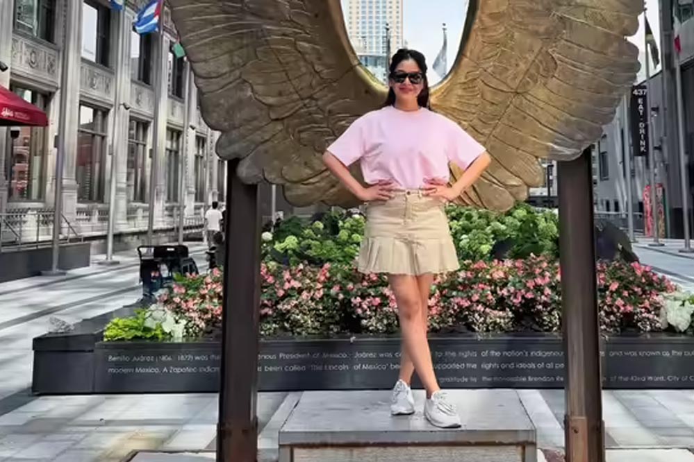 शुभांगी अत्रे का स्टाइलिश अंदाज, 22 साल की बेटी संग लुक्स में दी टक्कर