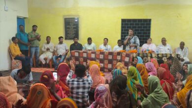 डीह बाबा में 18.81 लाख से निर्मित यात्री प्रतीक्षालय का विधायक एवं महापौर ने किया लोकापर्ण