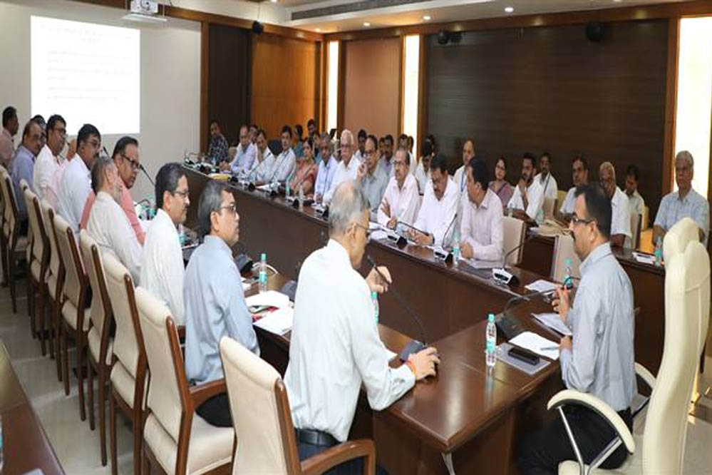 अपर मुख्य सचिव राजन ने उच्च शिक्षा विभाग की बैठक ली