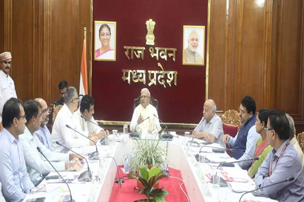 पीएम जनमन योजना के कार्यों की गुणवत्ता पर विशेष ध्यान दें : राज्यपाल पटेल