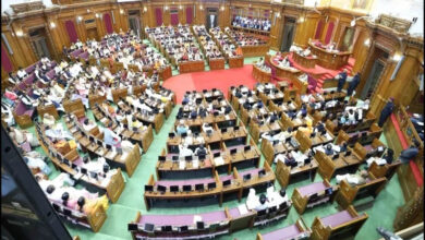 यूपी मानसून सत्र के पहले दिन दिखा नया अंदाज, सपा विधायक कांवड़ लेकर विधानसभा परिसर पहुंचे