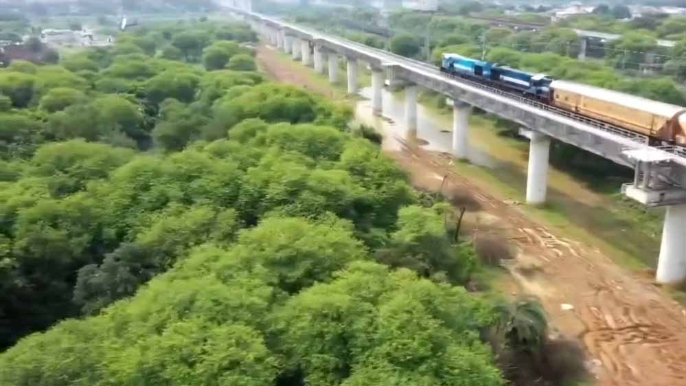 कटनी: एशिया के सबसे बड़े रेल ब्रिज पर सफल स्पीड ट्रायल, दौड़ी 2 इंजन और 11 बोगियों की ट्रेन