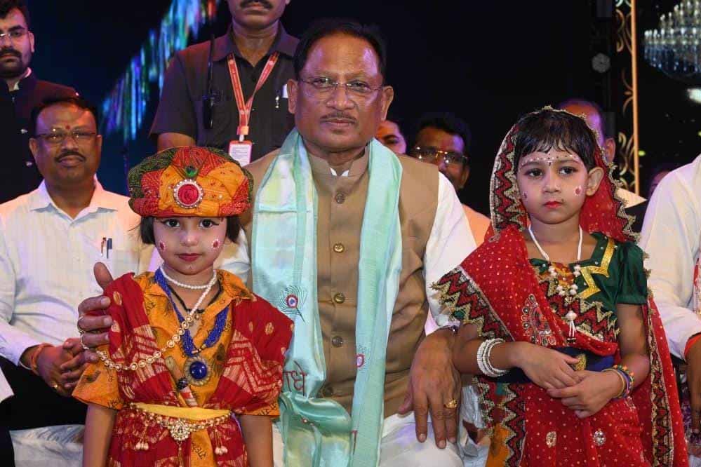 श्रीकृष्ण जन्माष्टमी उत्सव में उमड़ा आस्था का सैलाब : मुख्यमंत्री विष्णु देव साय हुए शामिल श्रीकृष्ण जन्माष्टमी उत्सव में उमड़ा आस्था का सैलाब : मुख्यमंत्री विष्णु देव साय हुए शामिल