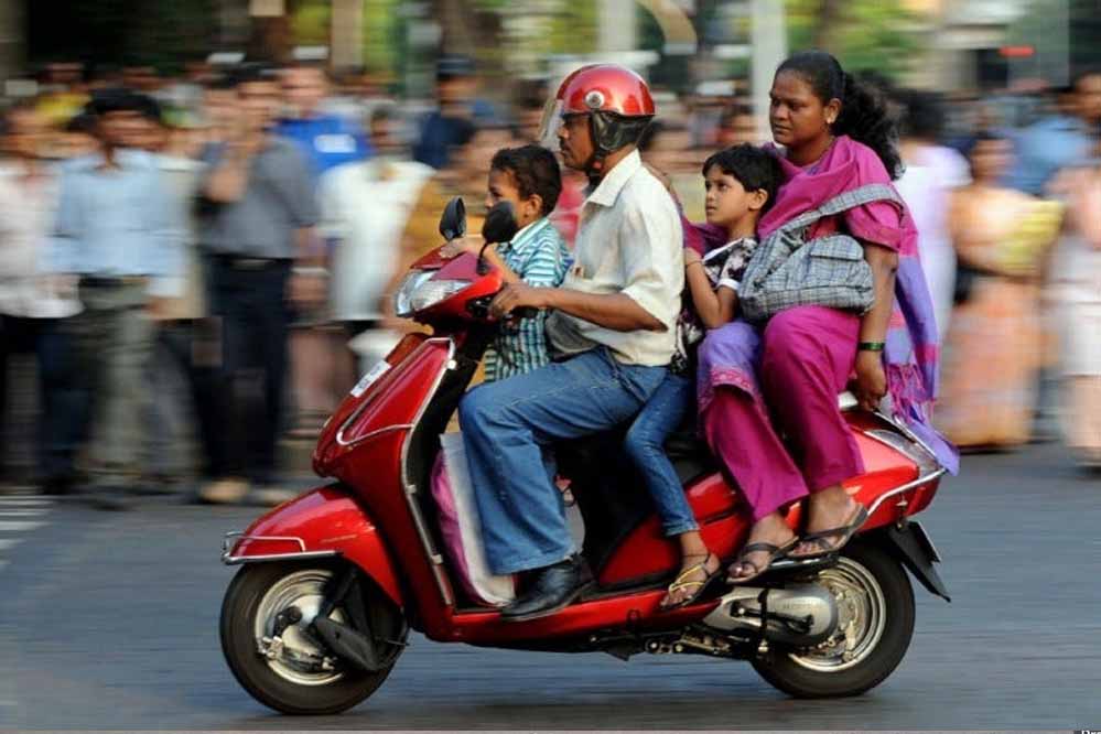 इकोनॉमी पर संकट के बादल: मिडिल क्लास की जेब खाली होने की चेतावनी