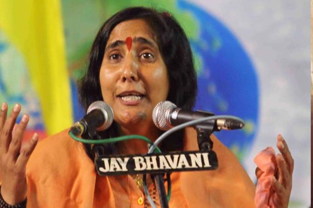 साध्वी ऋतंभरा के विवादास्पद बयान पर खूब खिंचाई, ‘लड़कियां नंगी होकर काम’ टिप्पणी से मचा हंगामा