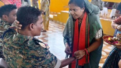 मंत्री श्रीमती राजवाड़े ने कारली पहुंचकर सुरक्षा बल के जवानों को राखी बांधकर शुभकामनाएं दीं