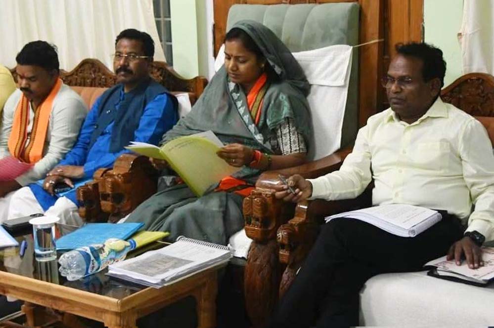 आंगनबाड़ियों की व्यवस्था और कुपोषण उन्मूलन पर ध्यान दें अधिकारी: मंत्री श्रीमती राजवाड़े