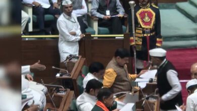 श्रम कानूनों में तीन बड़े संशोधन, उद्योग बंद या हड़ताल से पहले छह हफ्ते की सूचना अनिवार्य