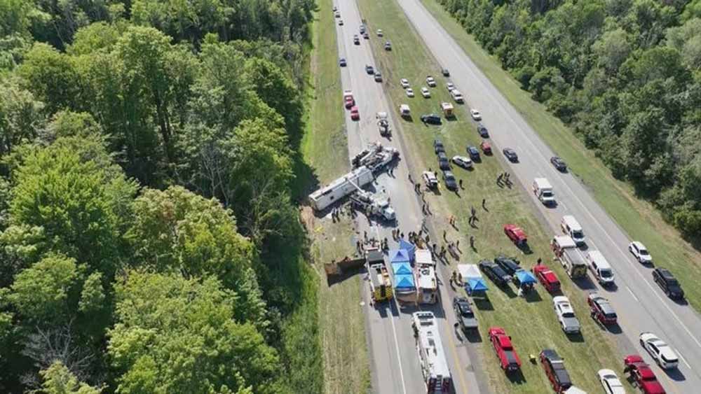 भीषण हादसा: टूरिस्ट बस पलटी, एक भारतीय समेत 5 की मौत, कई घायल