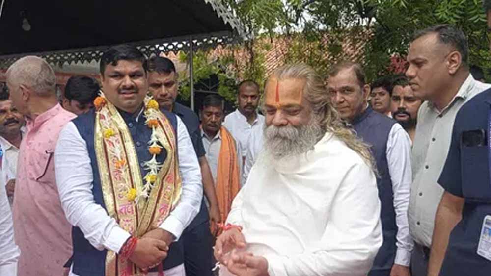 शिक्षा मंत्री गजेंद्र यादव ने कार्यभार संभाला, मंदिर में पूजा-अर्चना कर लिया आशीर्वाद