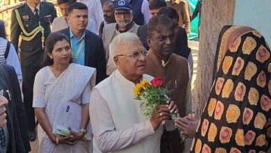 राज्यपाल पटेल प्रधानमंत्री आवास योजना के हितग्राही से मिले