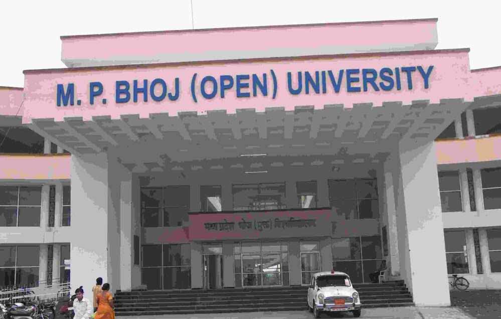 भर्ती घोटाला: भोज मुक्त विवि के पूर्व निदेशक प्रवीण जैन समेत कई अधिकारियों पर EOW ने FIR दर्ज की