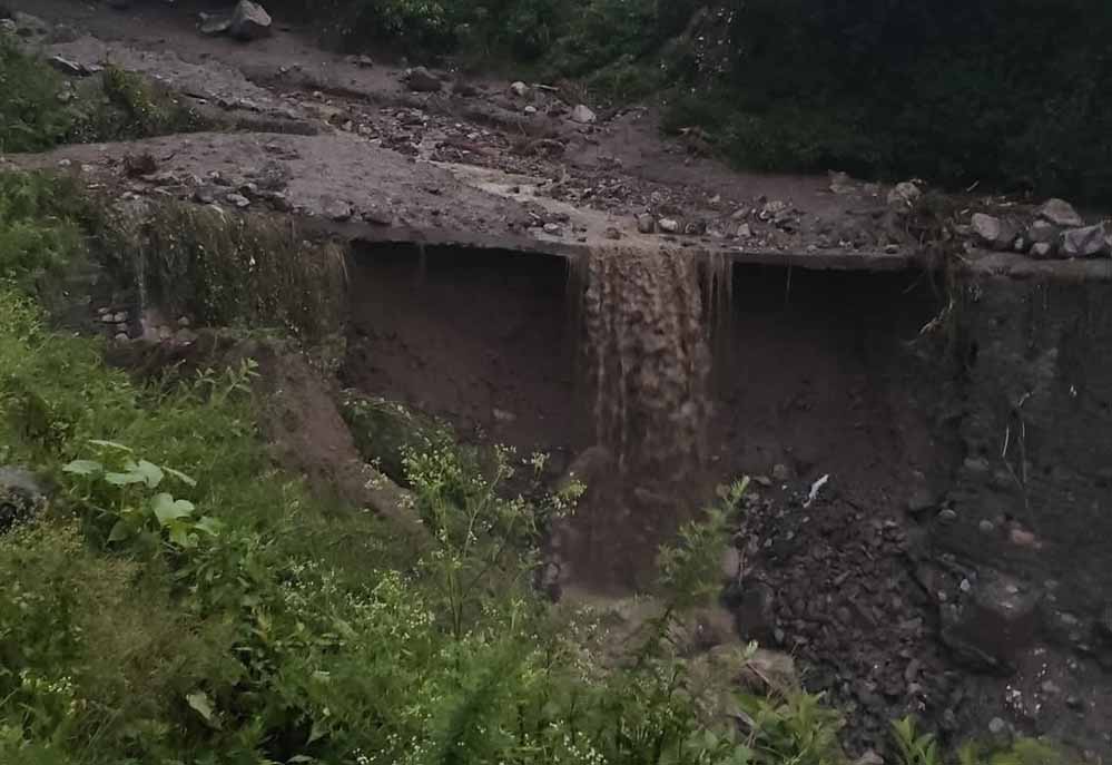 चमोली में आधी रात बादल फटा, थराली कस्बे में भारी तबाही, कई घर मलबे में दबे