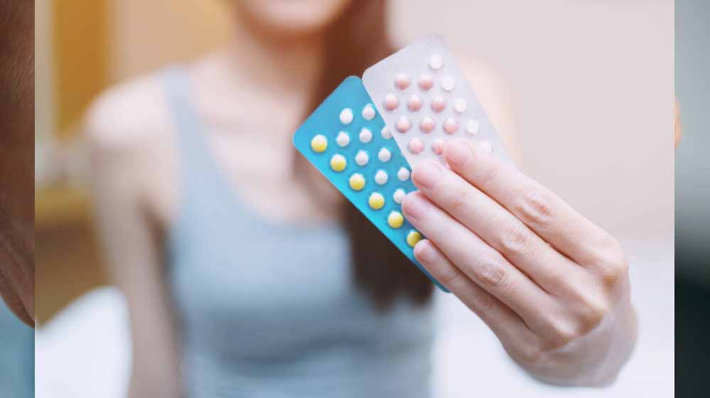 पीरियड्स रोकने वाली गोलियों का साइड इफेक्ट: क्यों बढ़ जाता है ब्लड क्लॉट का खतरा?