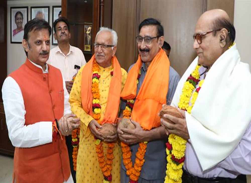 संस्कृति, परंपरा, संवेदना और विचारों को आगामी पीढ़ियों तक पहुँचाते हैं साहित्यकार : उप मुख्यमंत्री शुक्ल