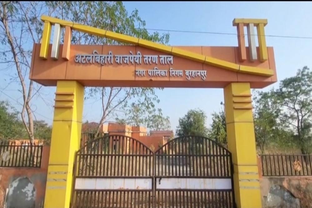 स्विमिंग पूल निर्माण में अनियमितता के प्रकरण पर होगी सख्त कार्रवाई