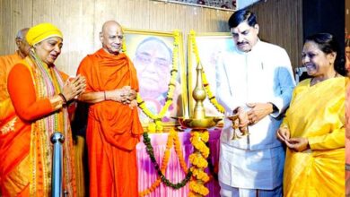 सबके दिलों में हमेशा बनें रहेंगे गोस्वामी तुलसीदास : मुख्यमंत्री डॉ. यादव सबके दिलों में हमेशा बनें रहेंगे गोस्वामी तुलसीदास : मुख्यमंत्री डॉ. यादव