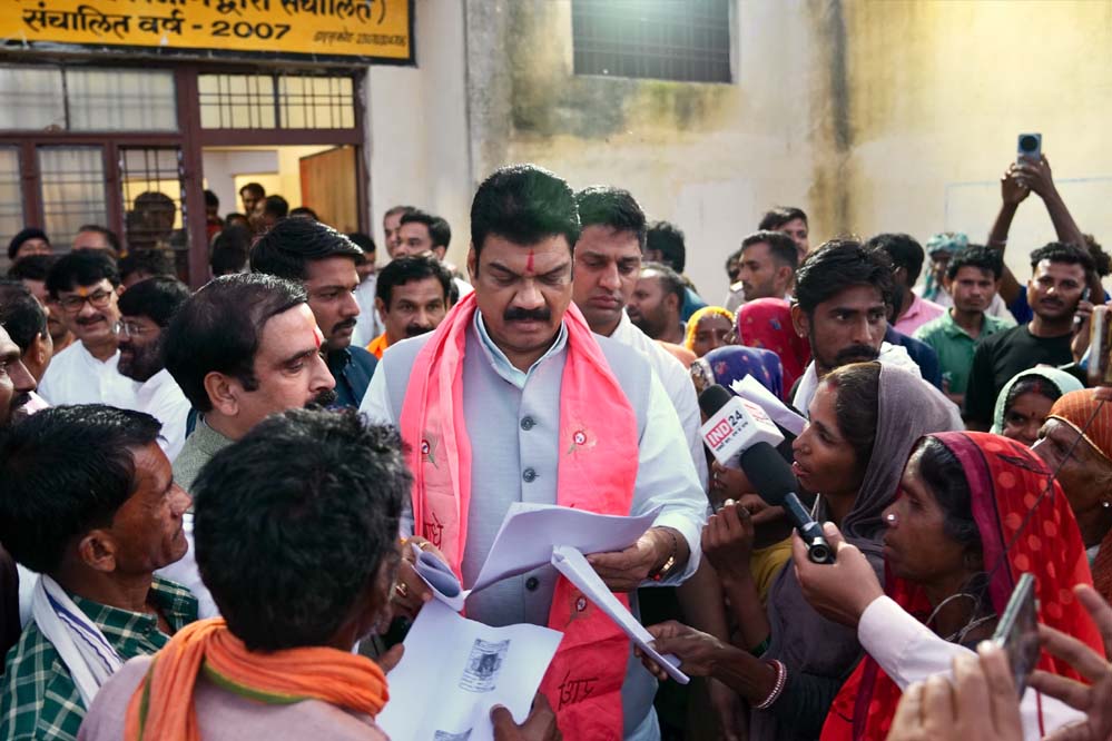 संकट की घड़ी में साथ खड़ी है सरकार, अतिवर्षा से प्रभावितों को मिलेगी हर संभव मदद : खाद्य मंत्री राजपूत संकट की घड़ी में साथ खड़ी है सरकार, अतिवर्षा से प्रभावितों को मिलेगी हर संभव मदद : खाद्य मंत्री राजपूत