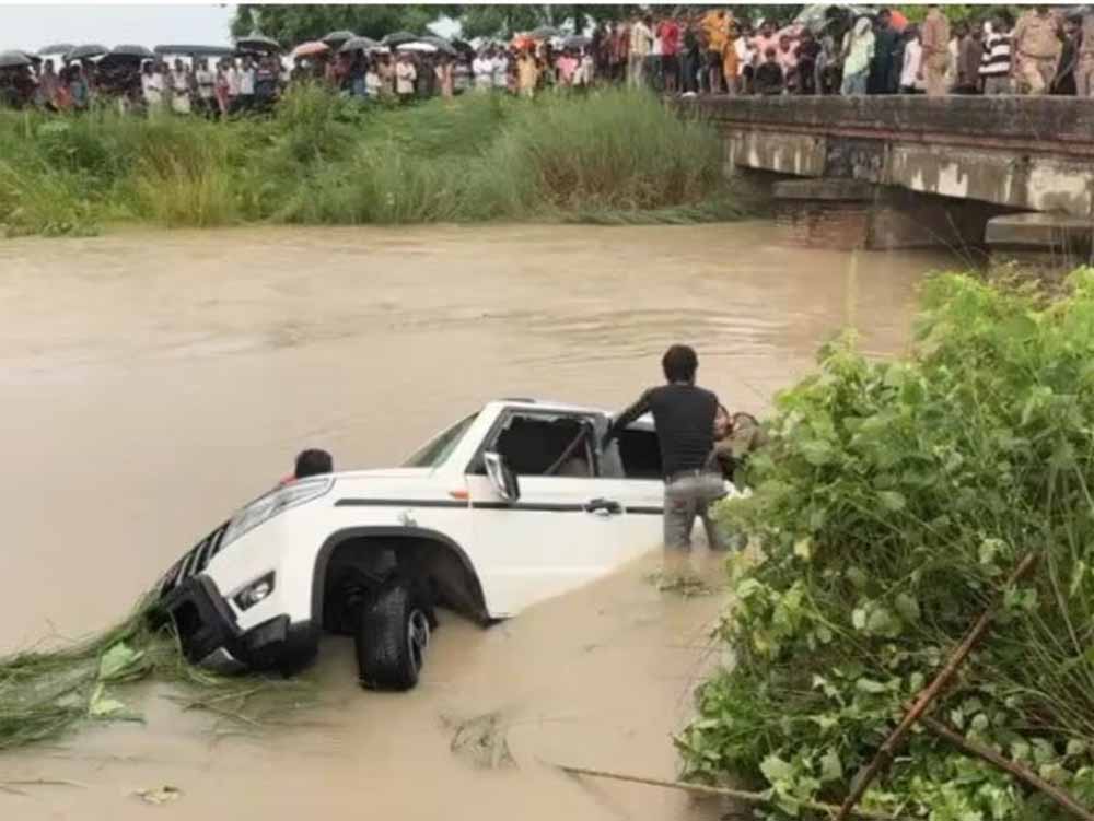 यूपी में दिल दहला देने वाला हादसा: नहर में गिरी बोलेरो, 11 श्रद्धालुओं की मौत, सीएम योगी ने किया आर्थिक सहायता का ऐलान यूपी में दिल दहला देने वाला हादसा: नहर में गिरी बोलेरो, 11 श्रद्धालुओं की मौत, सीएम योगी ने किया आर्थिक सहायता का ऐलान