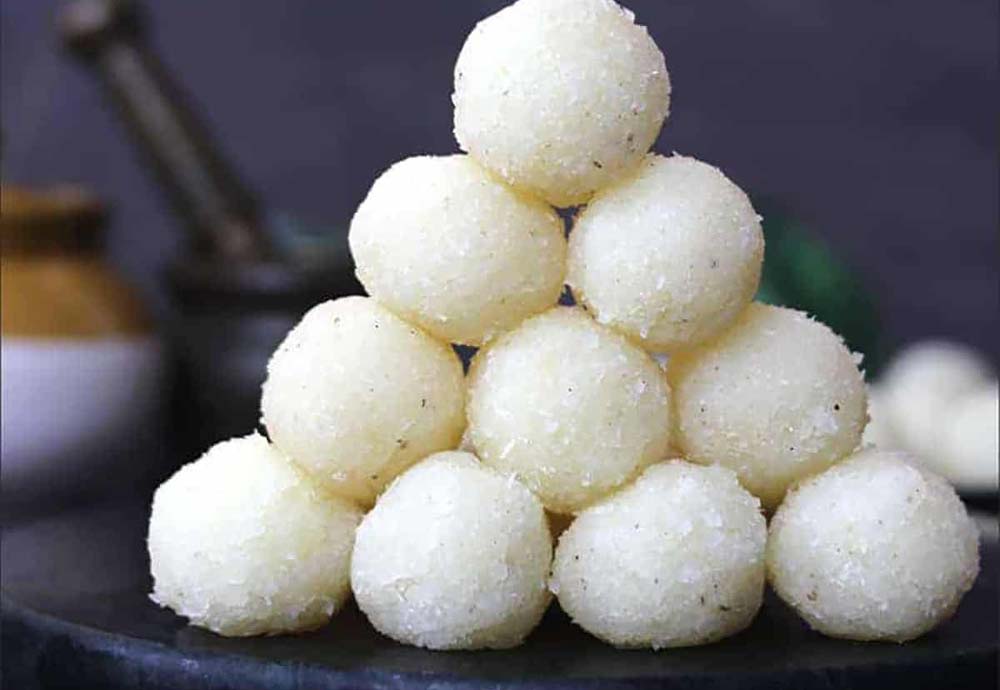 5 मिनट में बनाएं स्वादिष्ट नारियल के लड्डू, हर किसी को आएंगे बेहद पसंद 5 मिनट में बनाएं स्वादिष्ट नारियल के लड्डू, हर किसी को आएंगे बेहद पसंद