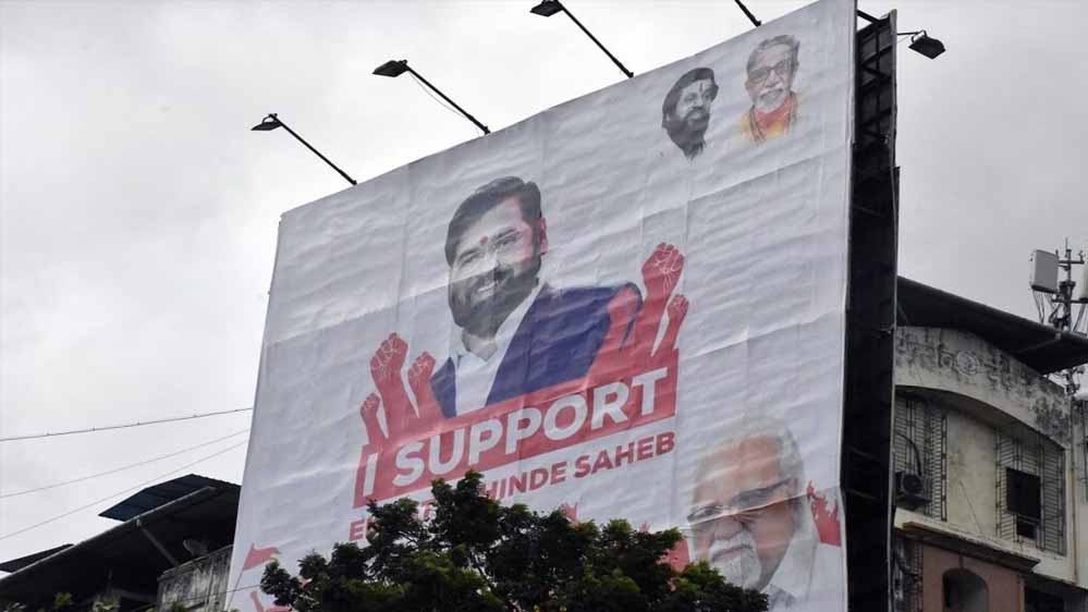 जम्मू-कश्मीर में शिंदे फैक्टर! उमर-महबूबा के बजाय एकनाथ शिंदे के होर्डिंग छाए